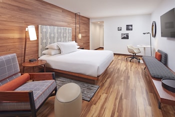 Standard Room, 1 King Bed