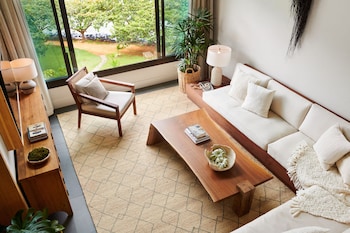 Pu'u Poa Ocean Loft Suite