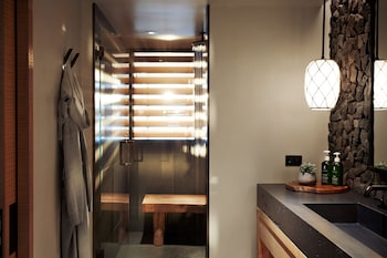 Pu'u Poa Ocean Loft Suite