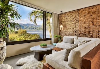 Ocean View Lounge King