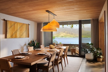 Pu'u Poa Ocean Loft Suite