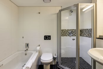 Room, 1 King Bed, City View