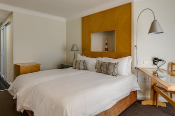 Room, 2 Twin Beds, City View