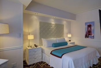 Suite, 1 King Bed (Harbour)