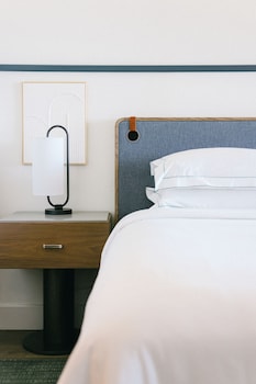 Room, 1 King Bed, Garden View