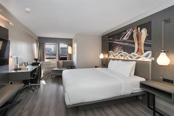 Standard Room, 1 King Bed, Non Smoking, Refrigerator