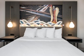 Standard Room, 1 King Bed, Non Smoking, Refrigerator