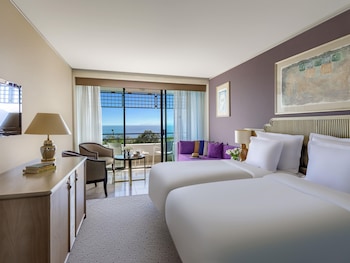 Comfort Room, Multiple Beds, Sea View
