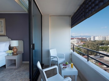 Family Terrace Suite King Bed, Land View