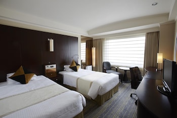 Executive Floor Standard Twin Room, No Smoking (Higher Floor, Breakfast & Executive Lounge Access)