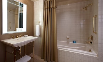 Standard Room, 1 King Bed (Carriage House)