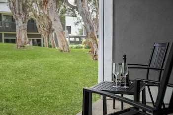 Room, 2 Queen Beds, Courtyard View
