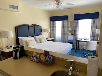 Standard Suite, 1 King Bed, Garden View