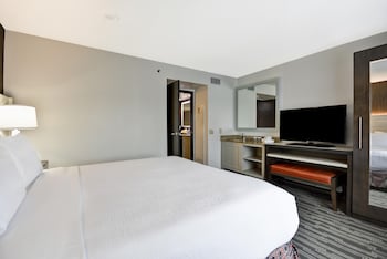 Suite, 1 King Bed, Microwave (Conference)