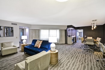 Suite, Multiple Beds, Microwave