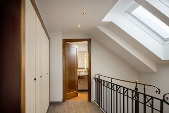 Suite, 1 King Bed with Sofa bed, Garden View (Balcony)