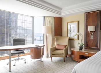 Deluxe Side Harbour View Twin Room