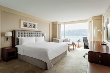 Deluxe Harbour View King Room