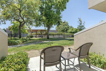 Standard Room, 2 Queen Beds, Patio, Poolside