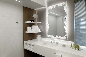 1 King Deluxe Room