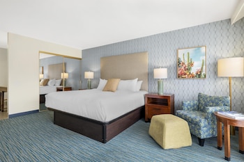 Standard Room, 1 King Bed, Balcony, Partial Ocean View