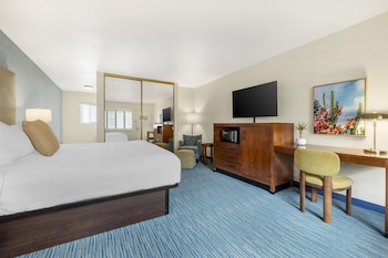 Standard Room, 1 King Bed, Non Smoking, Fireplace