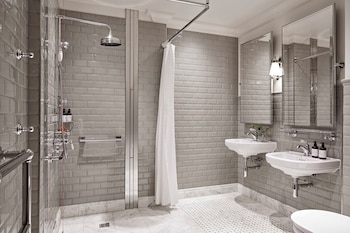 1 Queen Accessible Roll In Shower