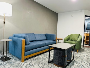 Suite, 1 King Bed, Non Smoking