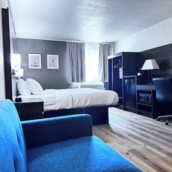 Suite, 1 King Bed, Non Smoking (Upgrade)