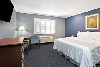 Standard Room, 1 King Bed, Smoking