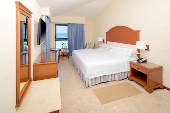 Family Room, Oceanfront (Premium Level)