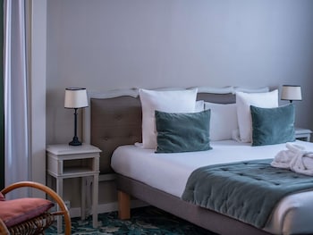 Suite, 1 Queen Bed with Sofa bed