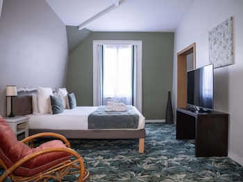 Suite, 1 Queen Bed with Sofa bed