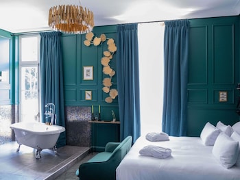 Deluxe Room, 1 Double Bed (Grounds view)