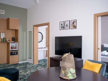 Suite, 1 Queen Bed with Sofa bed