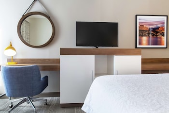 Room, 1 King Bed (Study)