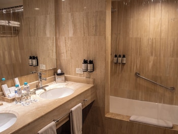 Superior Suite, 2 Queen Beds (2 Bedrooms Queen Bed Suite)
