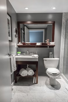 Deluxe Room, 1 King Bed