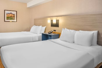 Room, 2 Queen Beds, Non Smoking (Efficiency, Upgrade)