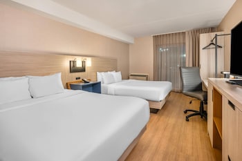 Room, 2 Queen Beds, Non Smoking (Efficiency, Upgrade)
