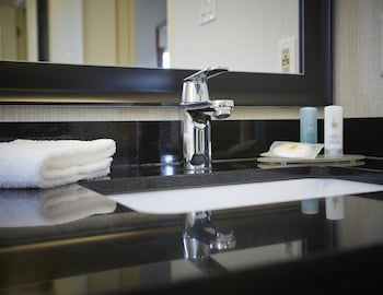 Deluxe Room, 2 Double Beds, Refrigerator & Microwave, Second Floor
