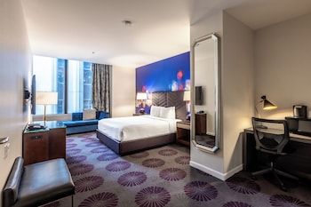Deluxe Room, 1 King Bed, Accessible (Plaza)