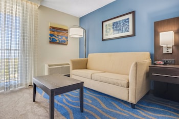 Standard Room, 1 King Bed, Pool View