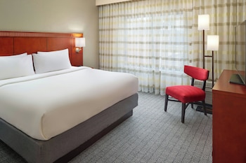 Suite, 1 Bedroom, Courtyard View