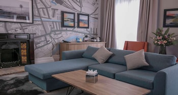 Suite, 1 King Bed, Non Smoking