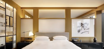 Room, 1 King Bed, Mountain View