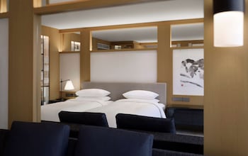 Room, 2 Twin Beds, Corner