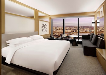 Room, 1 King Bed, River View