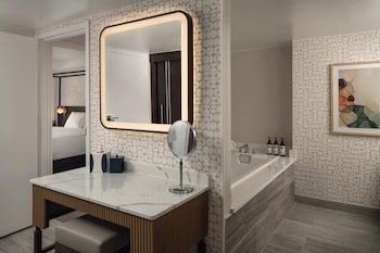Room, 1 King Bed, Lake View (Residence)
