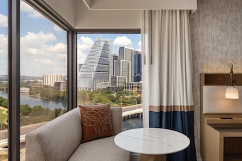 1 King Bed, Partial Lake View Corner